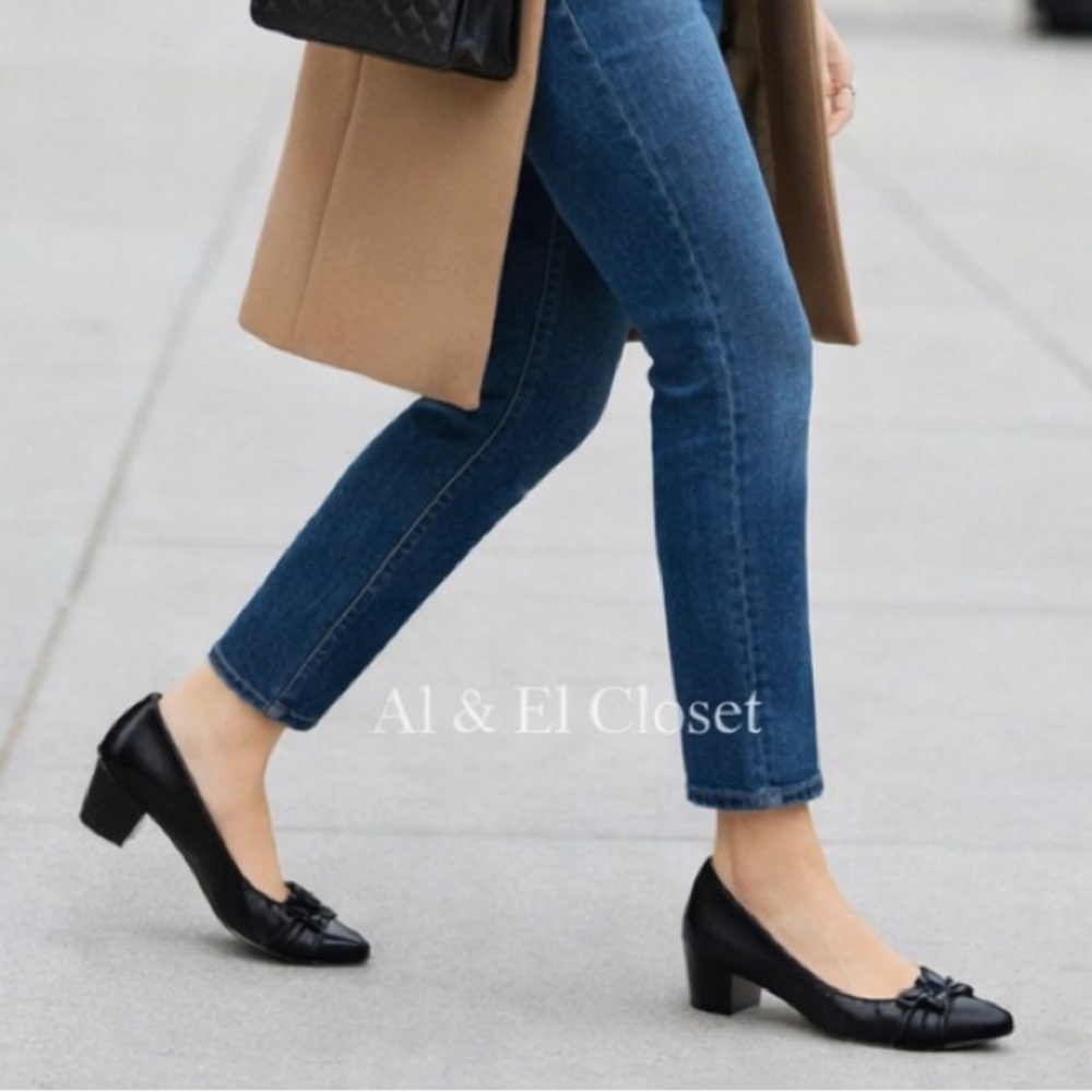 Easy Street Millie Black Pumps Size 7 Medium Low Block Heel with Patent Toe NWB